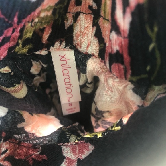 **SOLD** two piece navy floral crop top and pant - Picture 9 of 9